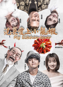 婚礼现场浪漫梦幻，陶昕然与老公何建泽甜蜜拥吻，幸福满满。
